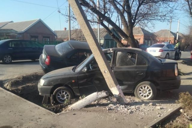 В Батайске в аварии с двумя Hyundai Accent пострадала пенсионерка