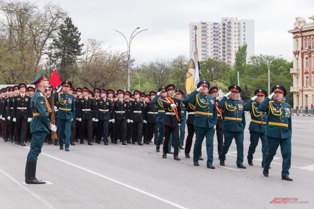 Семеновский полк на параде победы