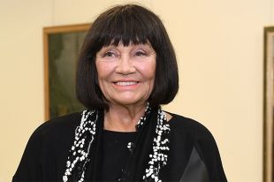 Лариса Лужина.