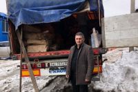 Местный предприниматель Овсеп Куюмчан пожертвовал для жителей Донбасса одежду и обувь 