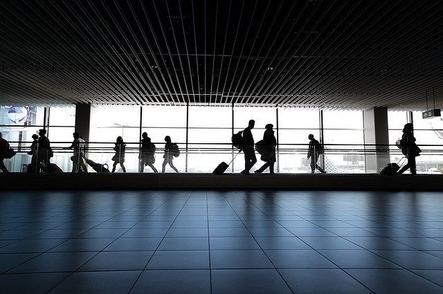 В новом терминале аэропорта Новый Уренгой начали монтировать эскалаторы и лифты