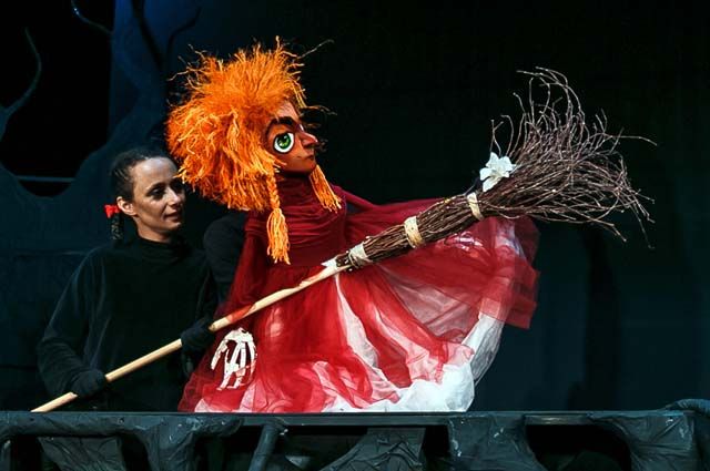 В пермском кукольном театре можно увидеть спектакль «Маленькая Баба-яга».