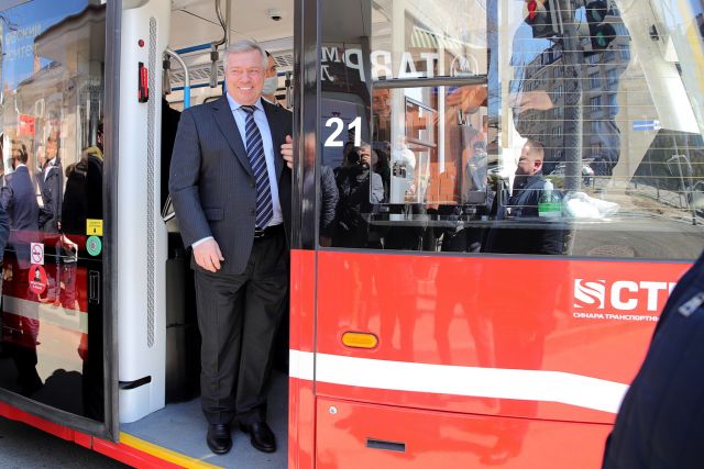 Донской губернатор проехался в трамвае в Таганроге после модернизации