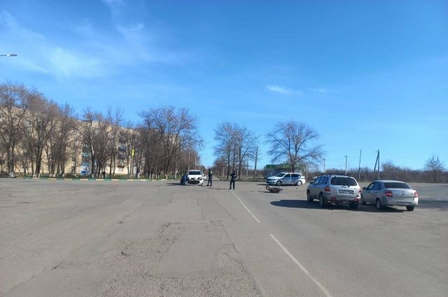 Пенсионер на мопеде пострадал во время аварии в ростовском Донецке