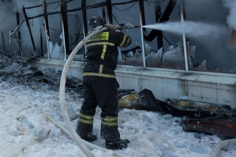 Пожар в ТЦ Северное сияние в Усинске.