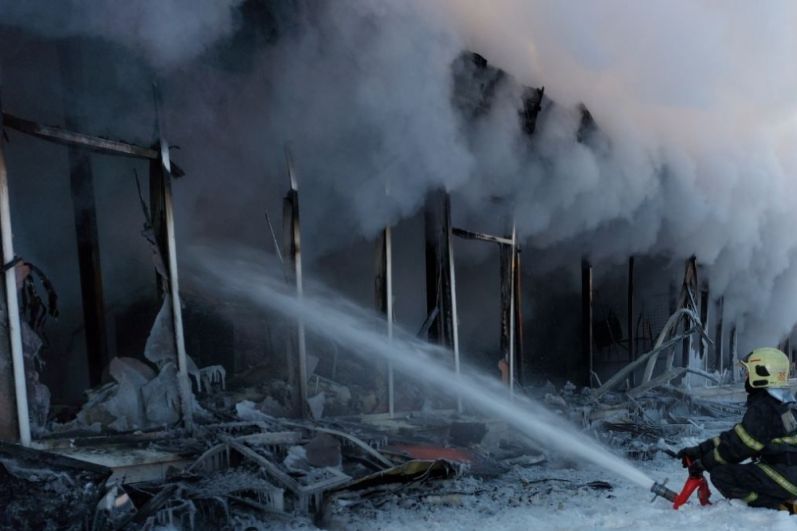 Пожар в ТЦ Северное сияние в Усинске.