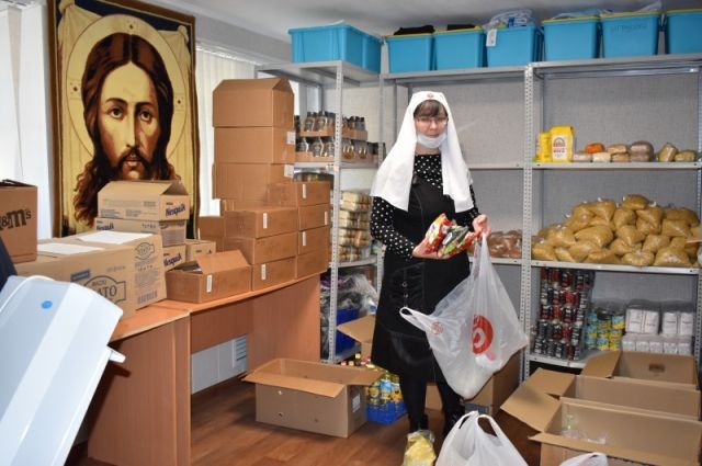 Прихожане оренбургских храмов собрали более миллиона рублей для беженцев.