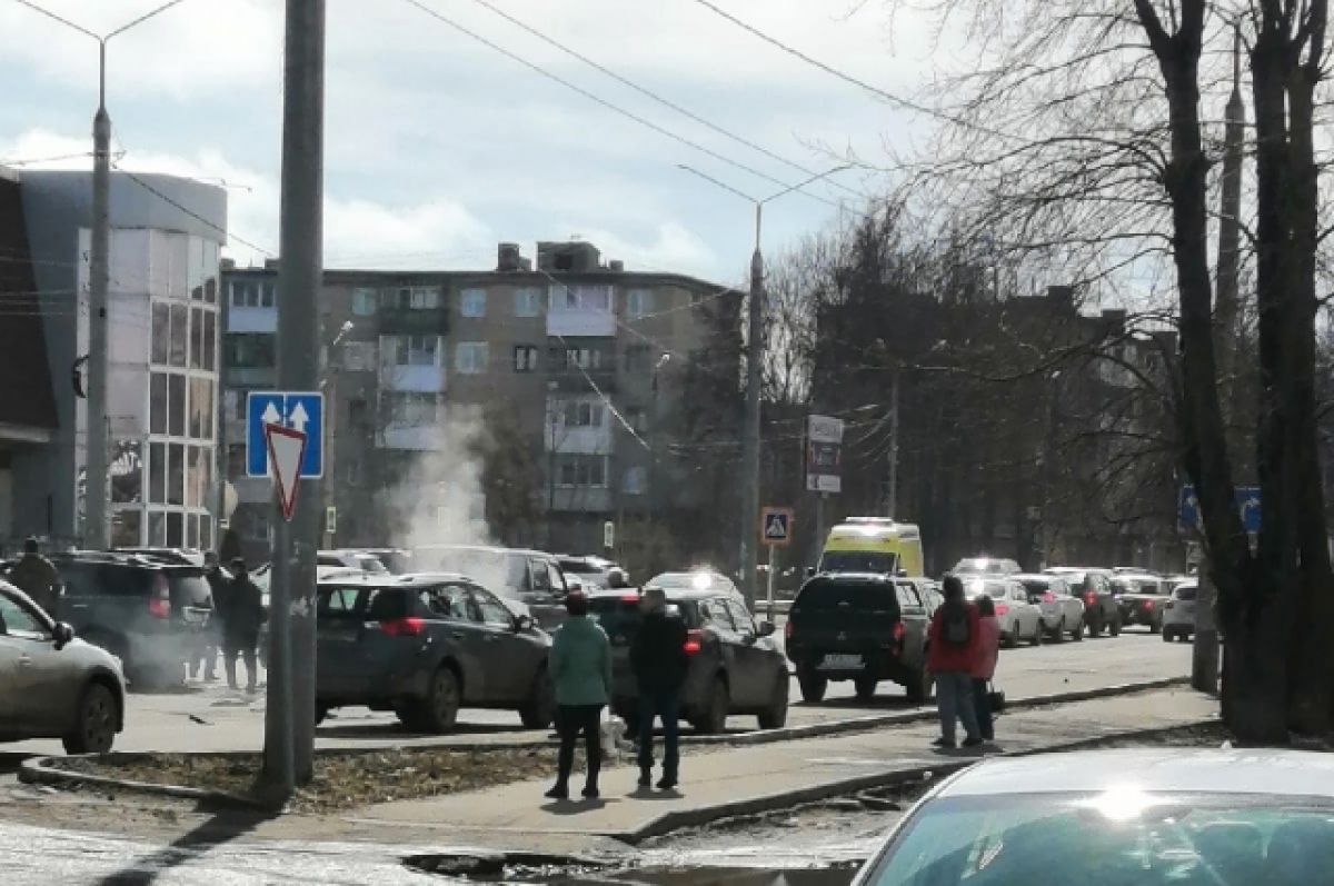 В Новомосковске возле магазина «Лион» произошло массовое ДТП | АиФ Тула