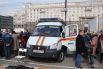 А это служба спасения - такая машина может выехать и на ДТП, и на вскрытие квартиры.