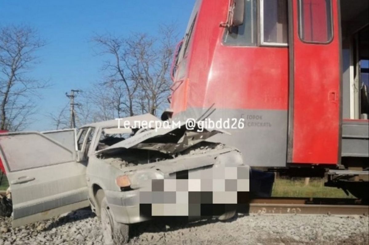 Невинномысск черкесск электричка. Железнодорожная авария. Столкновение поезда с автомобилем в Ставрополье.