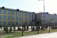 Школа в станице Староминской, в которой обучается мальчик.