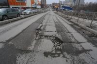 В Новосибирске приступили к ямочному ремонту дорог