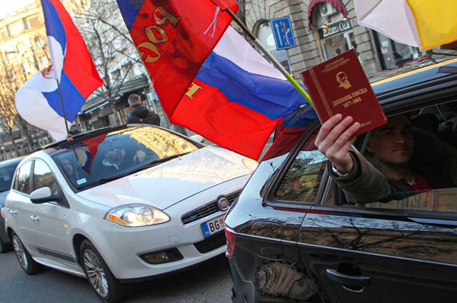 Митинг в столице Сербии в поддержку России.
