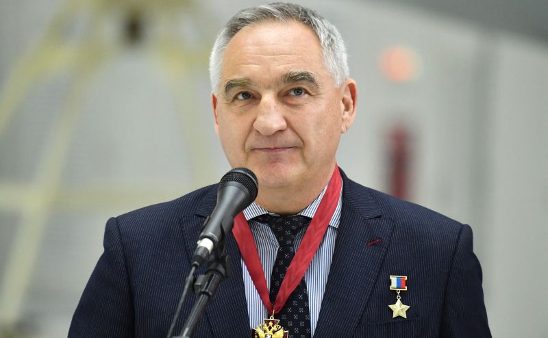 Орденом «За заслуги перед Отечеством» III степени награждён инструктор-космонавт-испытатель Александр Скворцов
