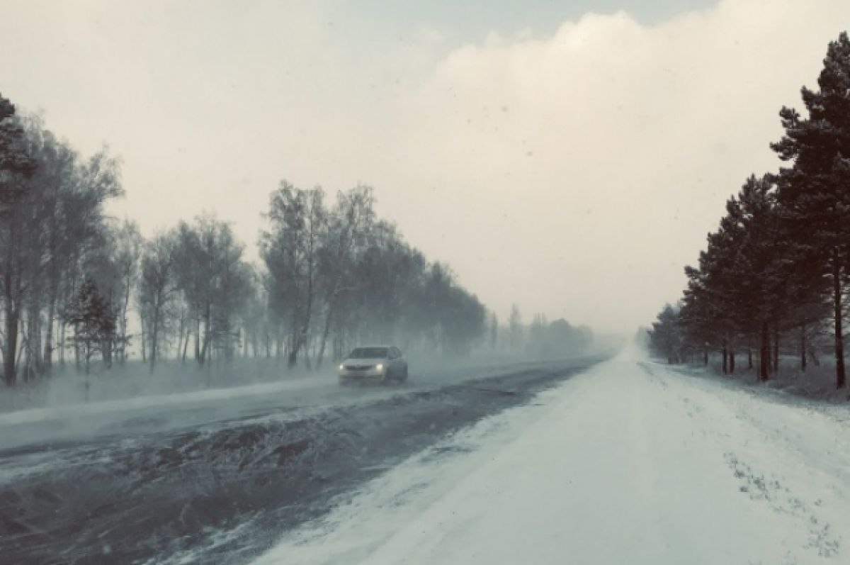 Погода видим иркутской область. Метель на дороге. Иркутская область метель. В Иркутске снег гололёд. Порывы ветра метель.