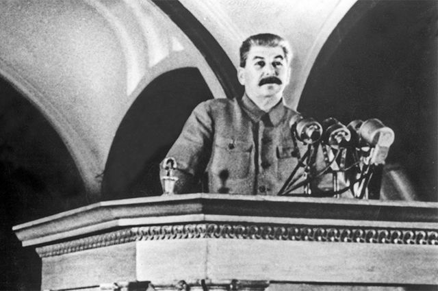 Выступление Иосифа Сталина. Станция метро «Маяковская», 6 ноября 1941 года.