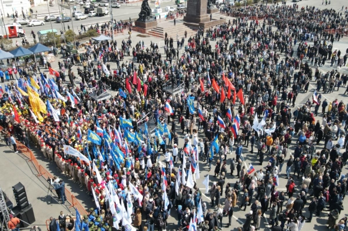 15 апреля есть праздник. Площадь праздник Украина. Концерт во ВЛАДИВОСТОКЕТ на площади. Митинги в Европе. Концерт на площади Владивосток.