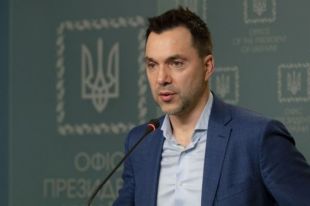 Затопление «Москвы»: Арестович сообщил, какие возможности открылись Украине