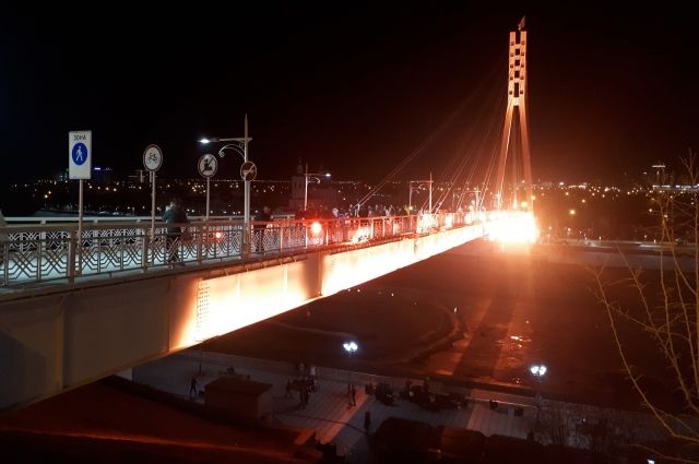 Мост Влюбленных и набережная, вечер 14 апреля.