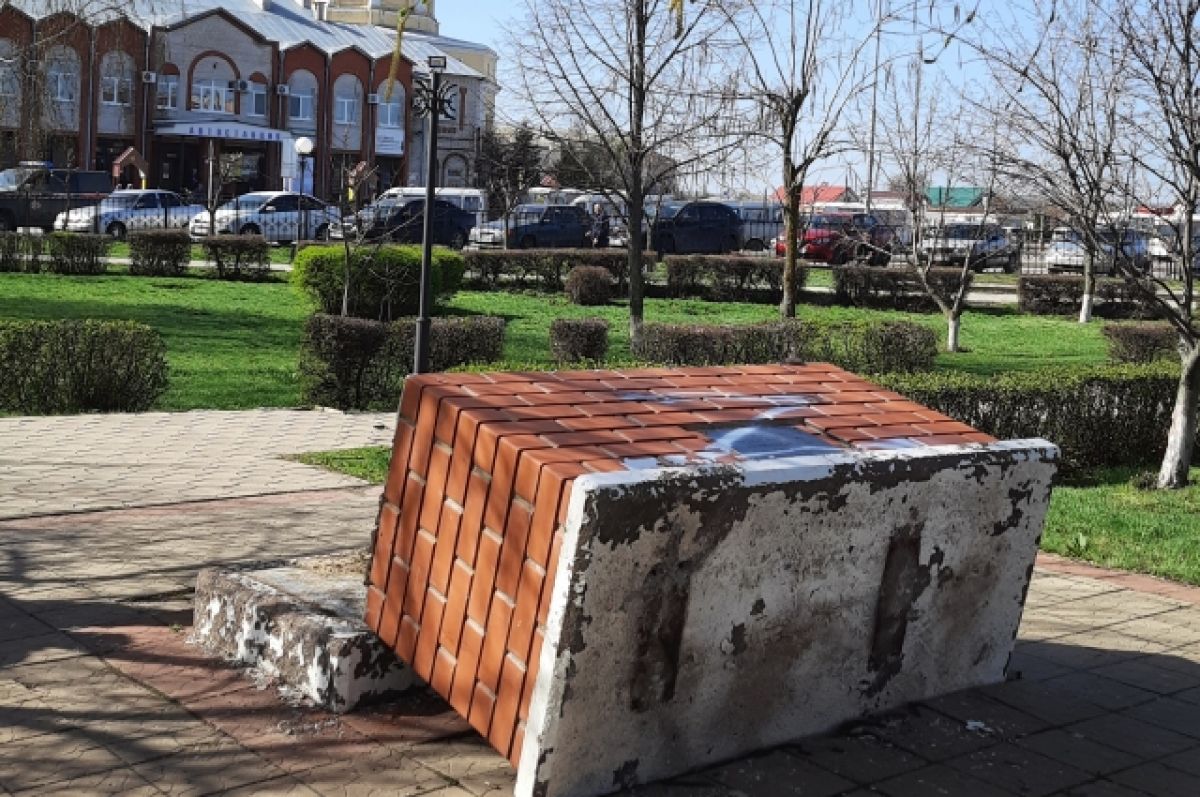 Дело в шляпе. В Россоши неизвестные снесли памятник оккупантам | АиФ Воронеж