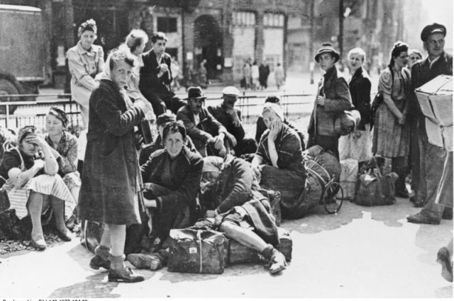 Беженцы из Восточной Пруссии в Берлине летом 1945 года.