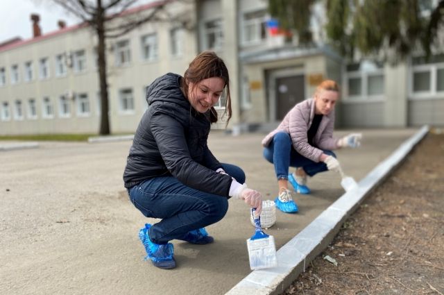Брянские следователи вышли на субботник