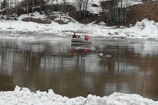 В Прикамье спасли оторвавшегося на льдине рыбака