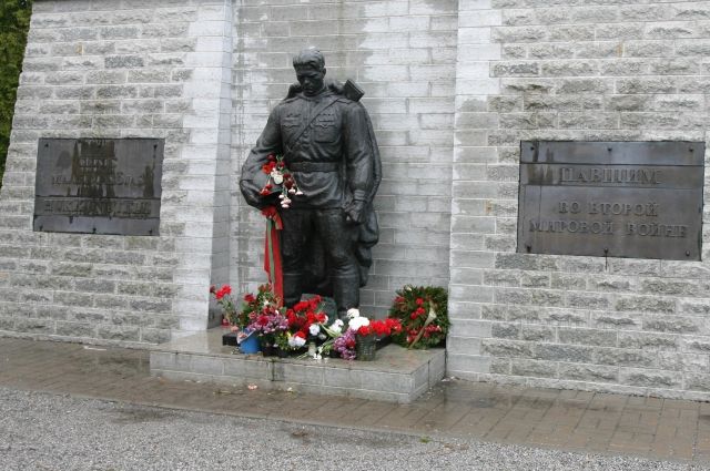 Вандалы осквернили памятник Воину-освободителю в Таллине