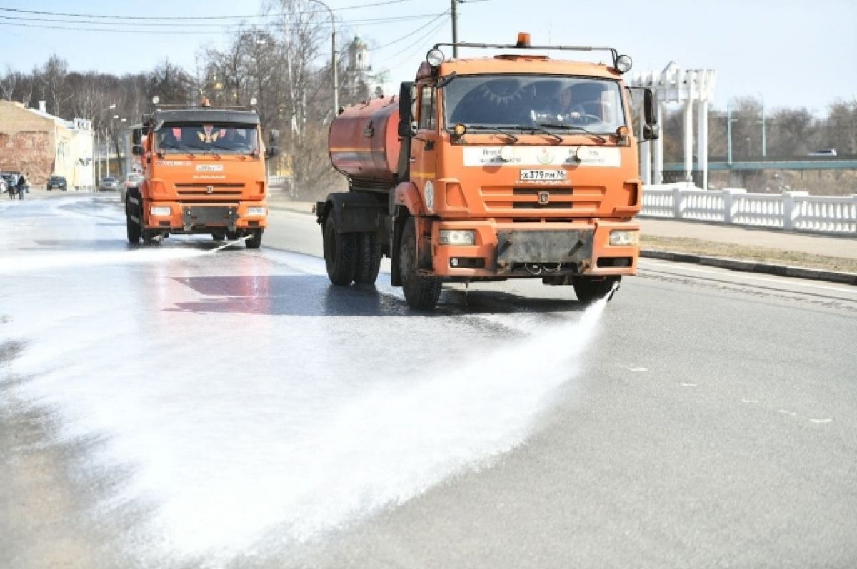 В Ярославле коммунальщики приступили к круглосуточной влажной уборке улиц