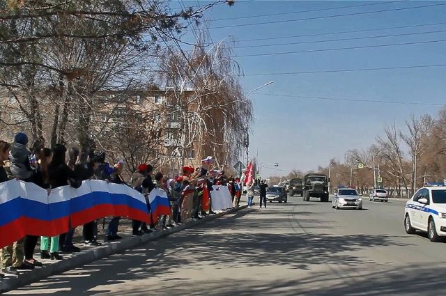 Оренбуржцы поддержали патриотической акцией вернувшихся с Украины бойцов Росгвардии.
