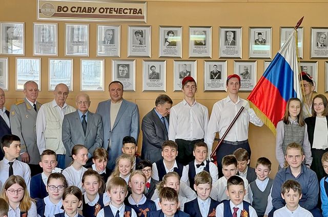 В школе № 206 в рамках проекта «Герои нашей школы» открыли фотогалерею «Во славу Отечества!»