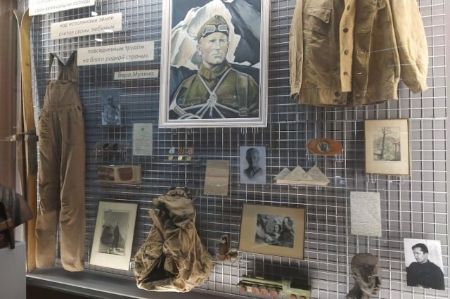 Экспозиция посвящена военной истории известного красноярского альпиниста и скульптора Евгения Абалакова.