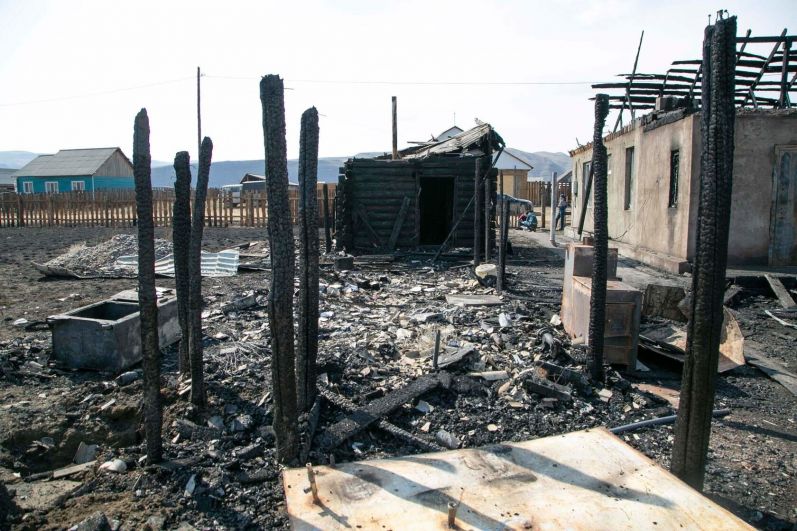 Сжигание сухой растительности привело к пожару в Вавилинском затоне в Республике Тыва