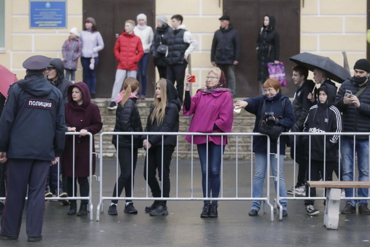 Охрана псков. Полицейские на дежурстве. Полиция Псков. Псков здания полиции. С праздником полиции.