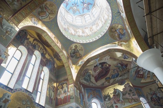 Иконописцы продолжат работы по росписи собора