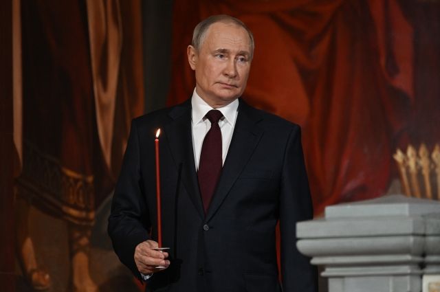 Путин посетил пасхальную службу в храме Христа Спасителя в Москве