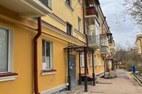 Дом по улице Богдана Хмельницкого стал центром спора жильцов с фондом модернизации ЖКХ и инспекцией ОКН. 