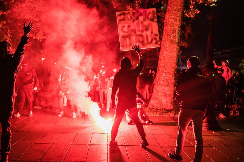 Во время беспорядков в Париже