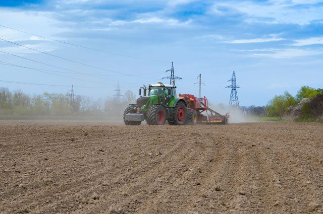 В Ростовской области начался посев сахарной свёклы. Правительство обещает оказать максимально возможную помощь аграриям.