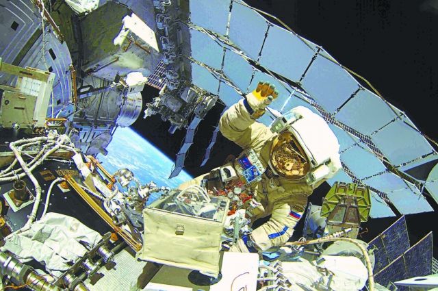65-я долговременная экспедиция на МКС (2021 г.). Выход в открытый космос космонавта Олега  Новицкого. 