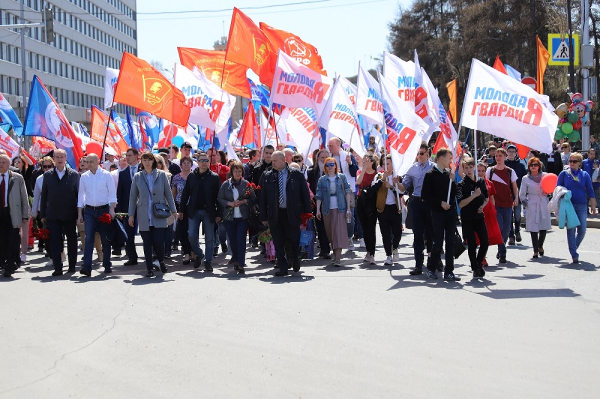 1 мая факты. Первомайская демонстрация Калининград. Шествие на первое мая. Демонстрация 1 мая. Первомайский митинг шествие.