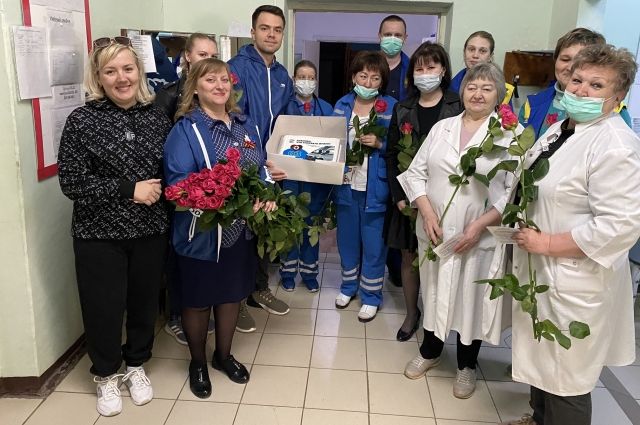 Медики скорой помощи Оренбуржья принимают поздравления с профессиональным праздником. 