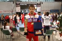 Ян пять раз становился чемпионом России по кикбоксингу, чемпионом Европы.