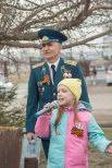 9-летняя участница автопробега Настя Хохлова поёт "Катюшу".