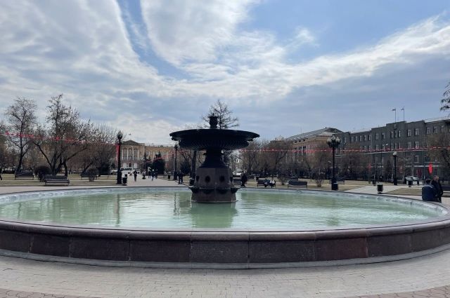 Подготовительные работы на городских фонтанах начались с 18 апреля.