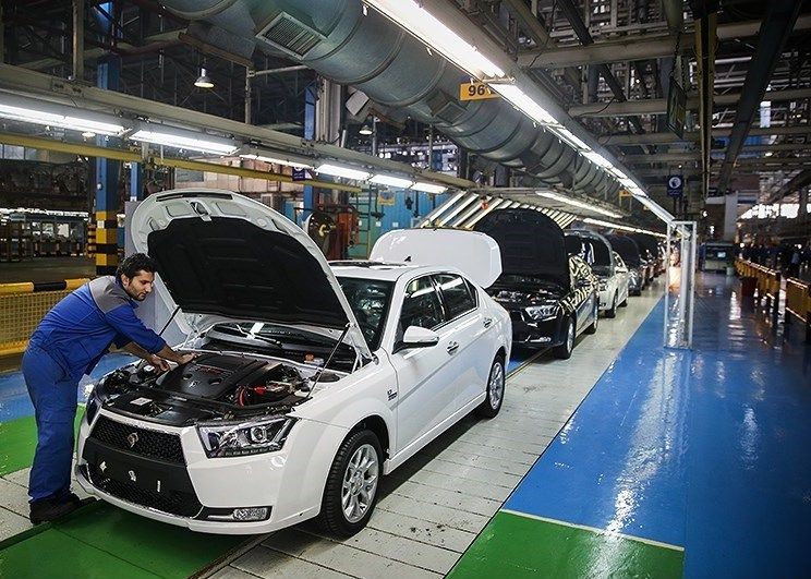 Автомобиль Iran Khodro Dena (Иран) был представлен в апреле 2011 года, но массовое производство началось только в 2015 году