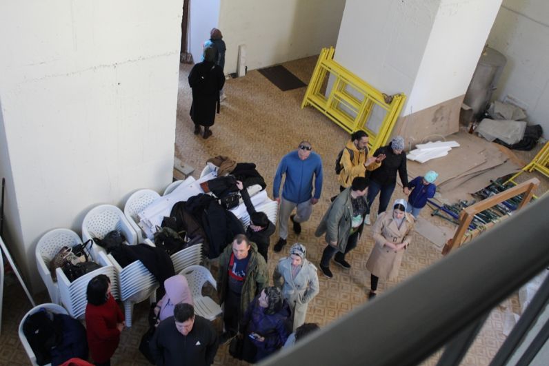 Желающих позвонить каждый раз несколько десятков. 