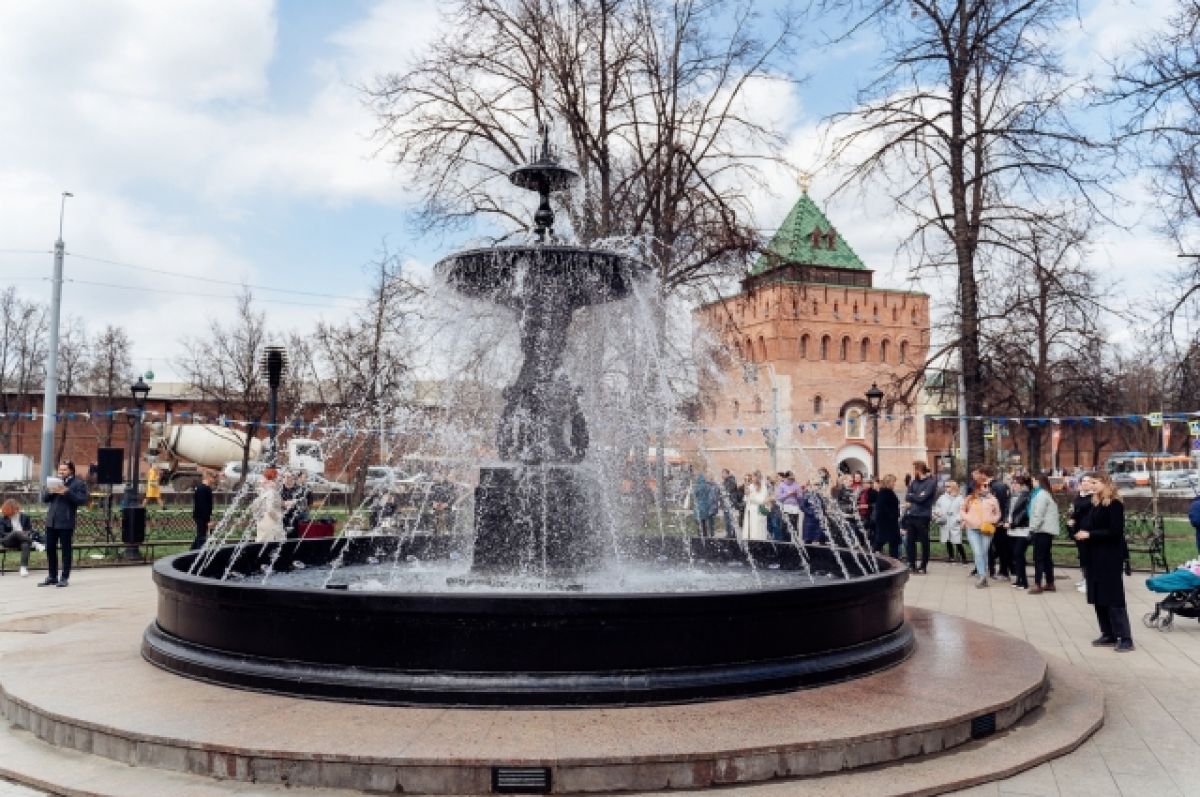 Главный фонтан Нижнего Новгорода заработал на площади Минина | АиФ Нижний  Новгород