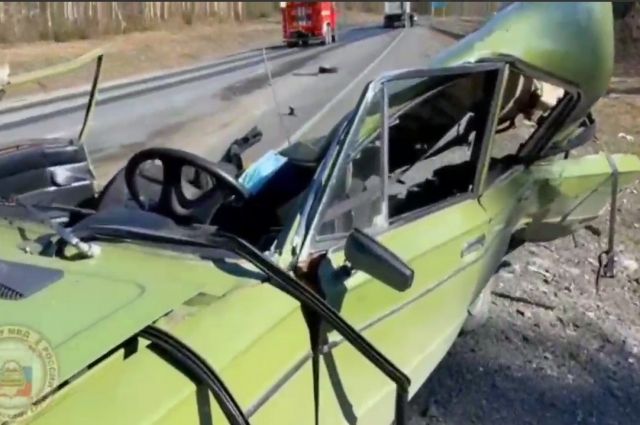В аварии погибли водитель и пассажир легкового автомобиля.