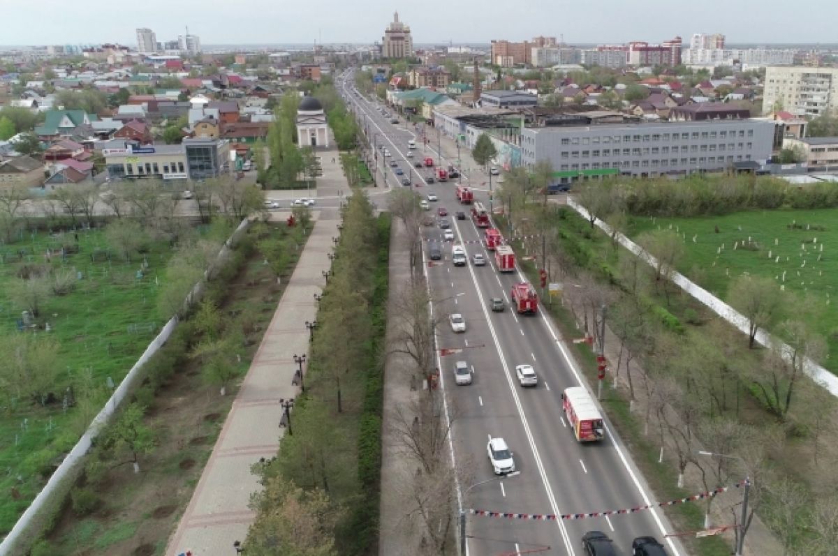 В Оренбурге День пожарной охраны отметили шествием колонны спецтехники |  АиФ Оренбург